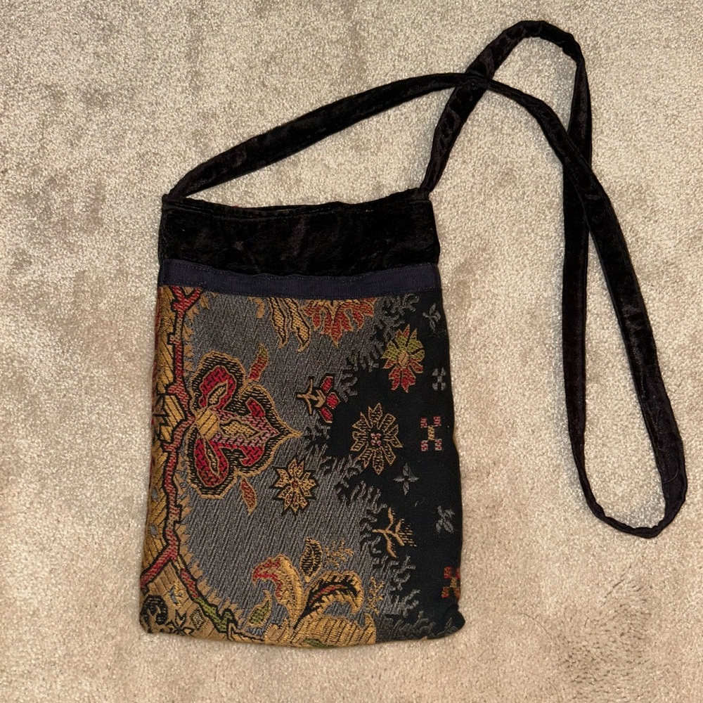 Elegant Tapestry Crossbody Bag